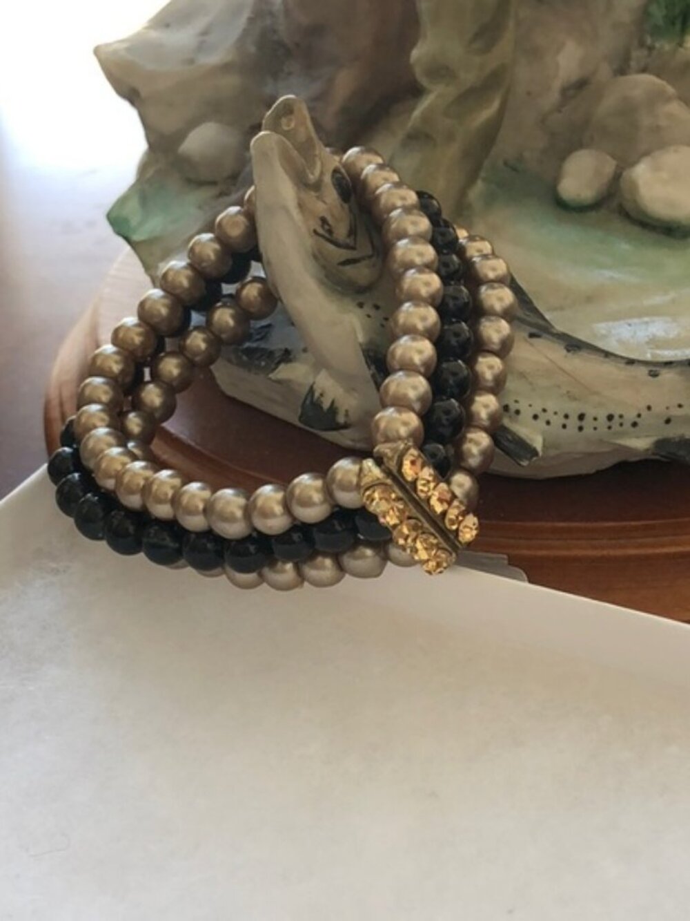 Bracelet 3 layered 2 pearls and one onix beads
